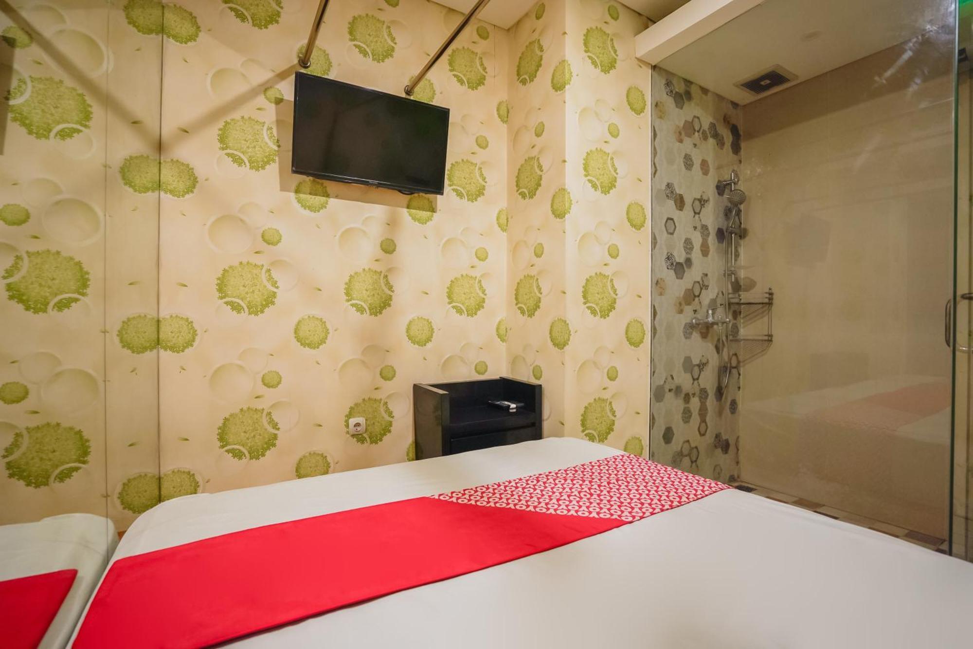 Super Oyo Capital O 92633 Spring Hotel Gubeng Surabaya Exterior photo