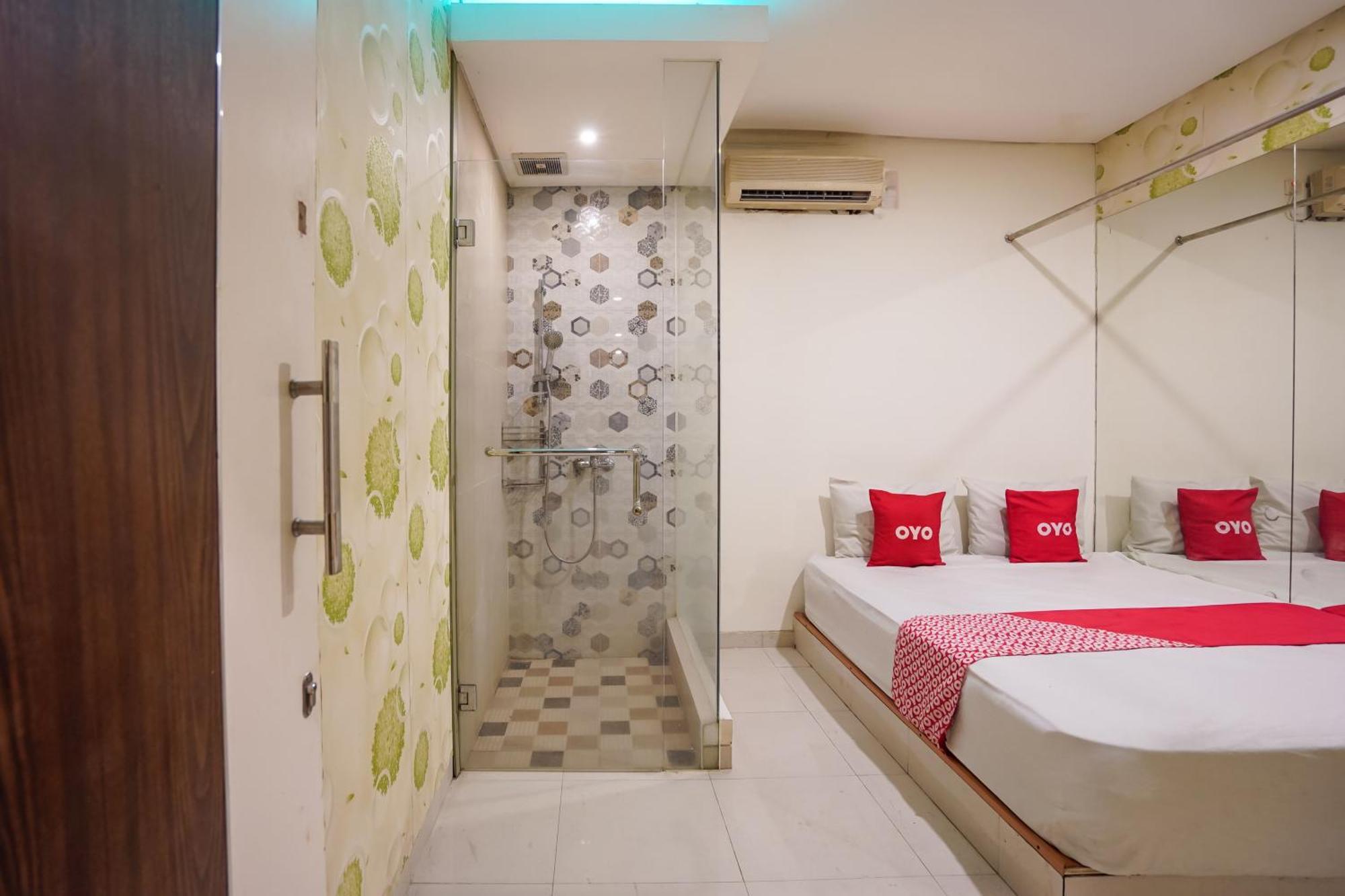 Super Oyo Capital O 92633 Spring Hotel Gubeng Surabaya Exterior photo